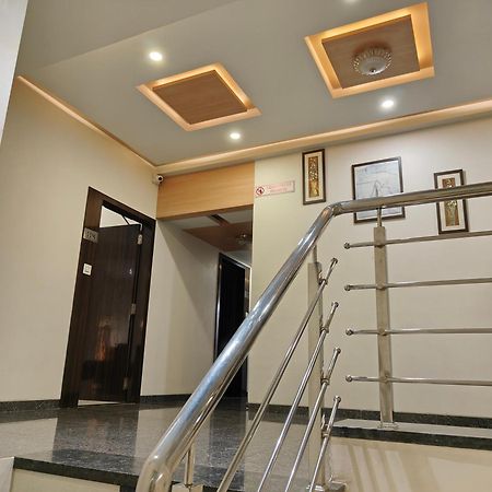Hotel Sahyog & Rooms สุรัต ภายนอก รูปภาพ