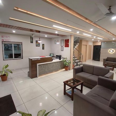 Hotel Sahyog & Rooms สุรัต ภายนอก รูปภาพ
