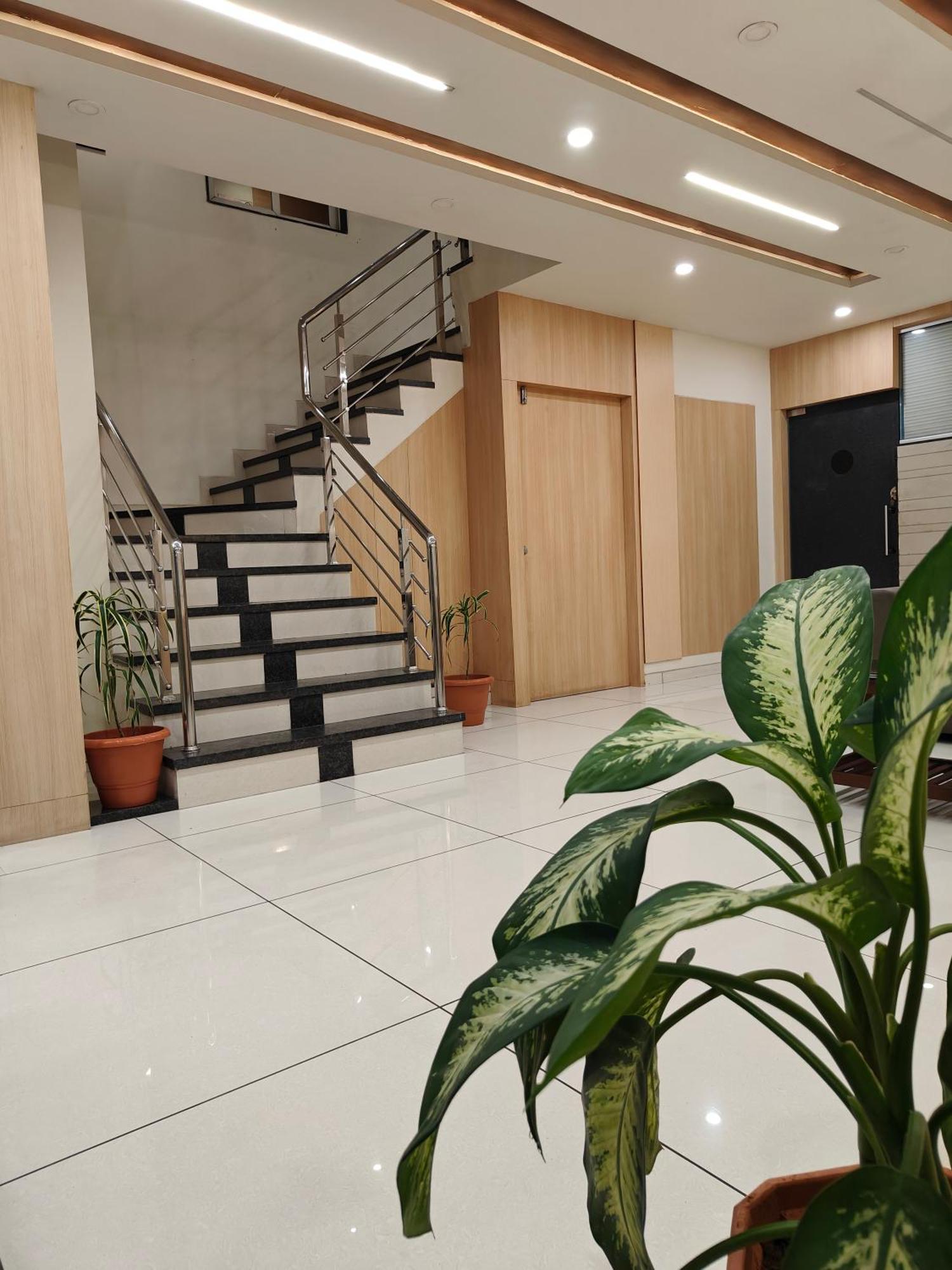 Hotel Sahyog & Rooms สุรัต ภายนอก รูปภาพ