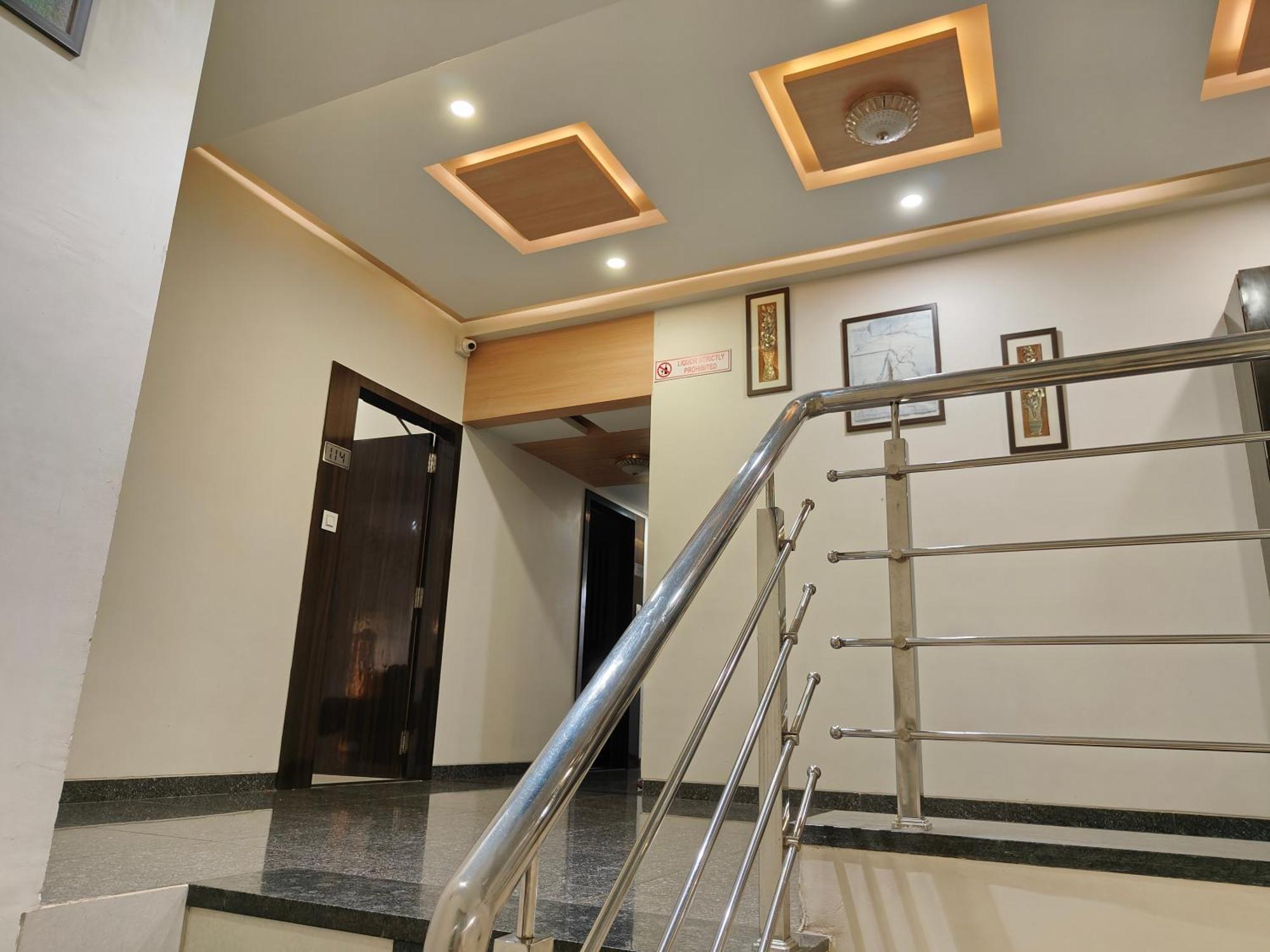 Hotel Sahyog & Rooms สุรัต ภายนอก รูปภาพ