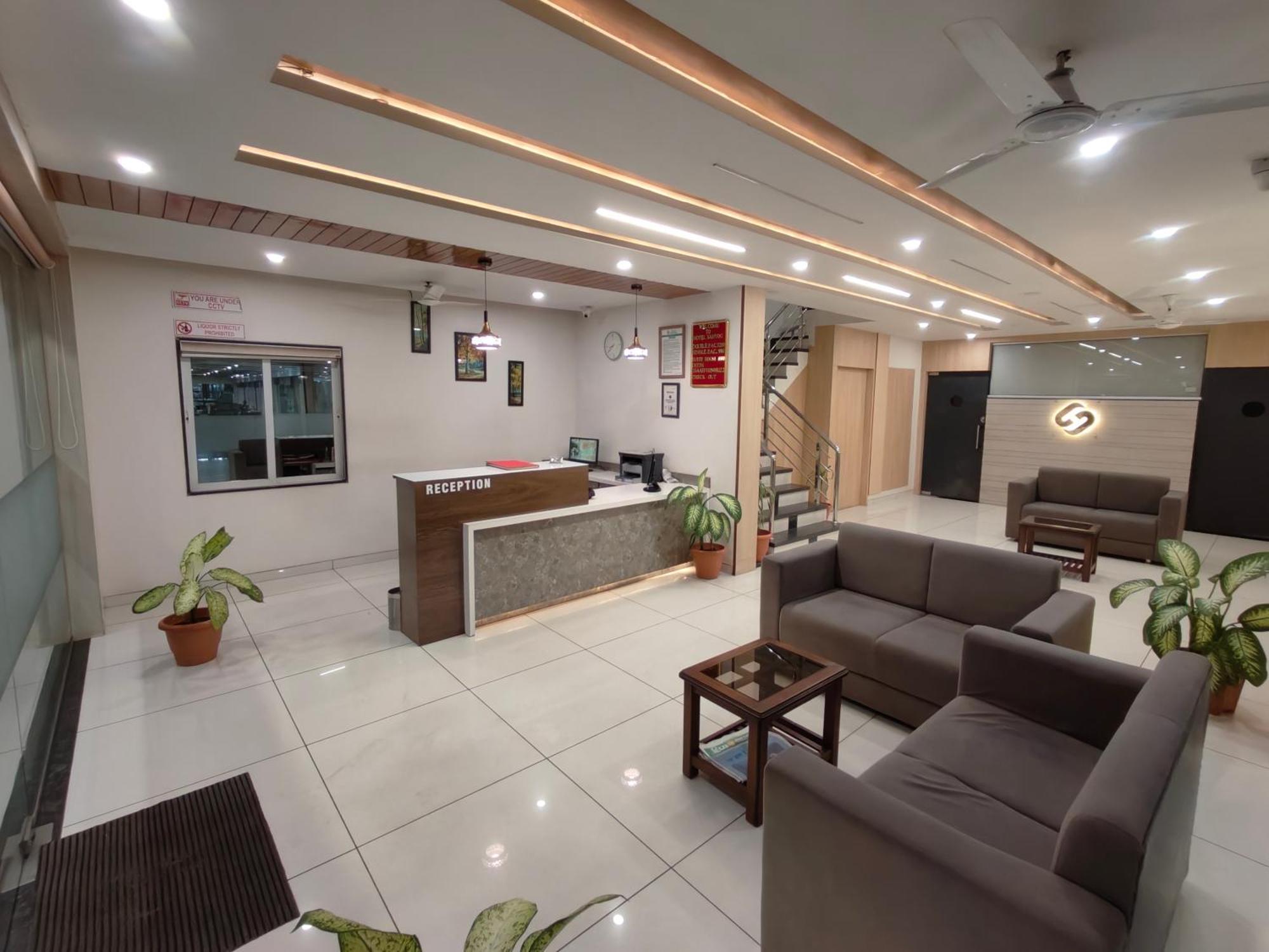 Hotel Sahyog & Rooms สุรัต ภายนอก รูปภาพ